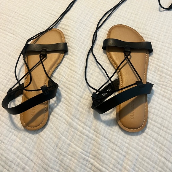 Old Navy sandals - Picture 1 of 3